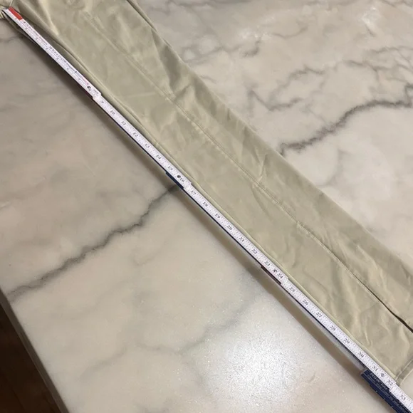 ALO Airbrush Flutter Leggings - Cream/Tan - Picture 7 of 9